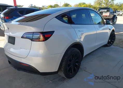 2022 Tesla Model Y Long Range Dual Motor All-Wheel Drive z USA, uszkodzony, nr VIN 7SAYGDEE4NF325837